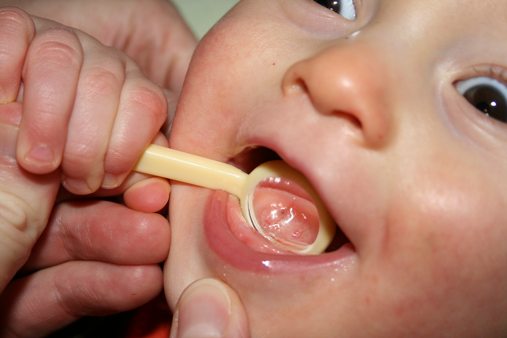 Diş Çıkaran Bebek Belirtileri Nelerdir?